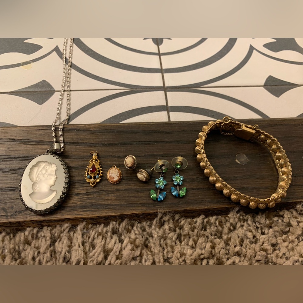 Vintage Costume Jewelry, 2 earrings, 1 bracelet, 1 necklace, 2 charms